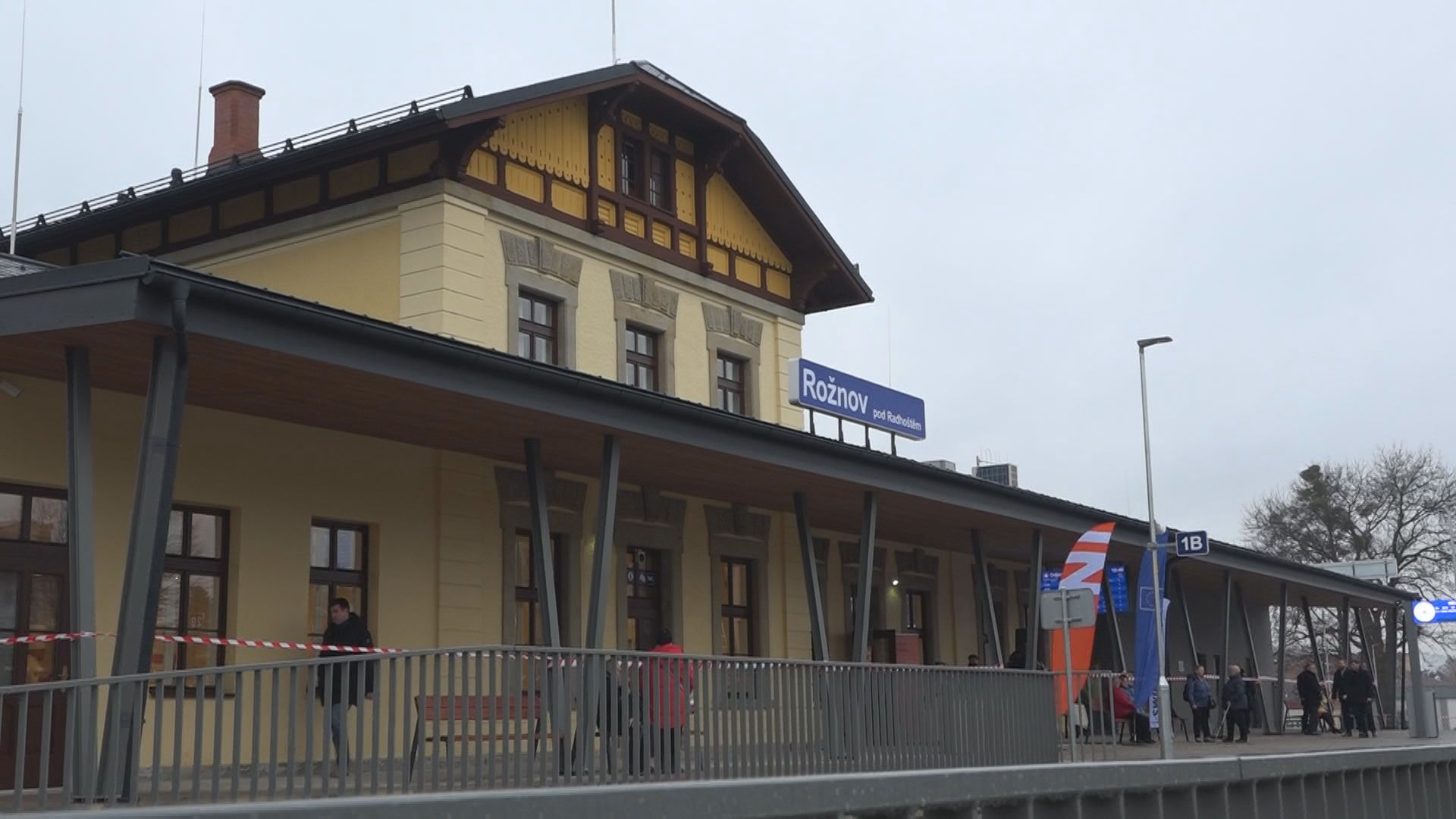 Rekonstruovan Vlakov N dra P iv talo Prvn Cestuj c Televize Beskyd Rekonstruovan Vlakov N dra P iv talo Prvn Cestuj c Televize Beskyd